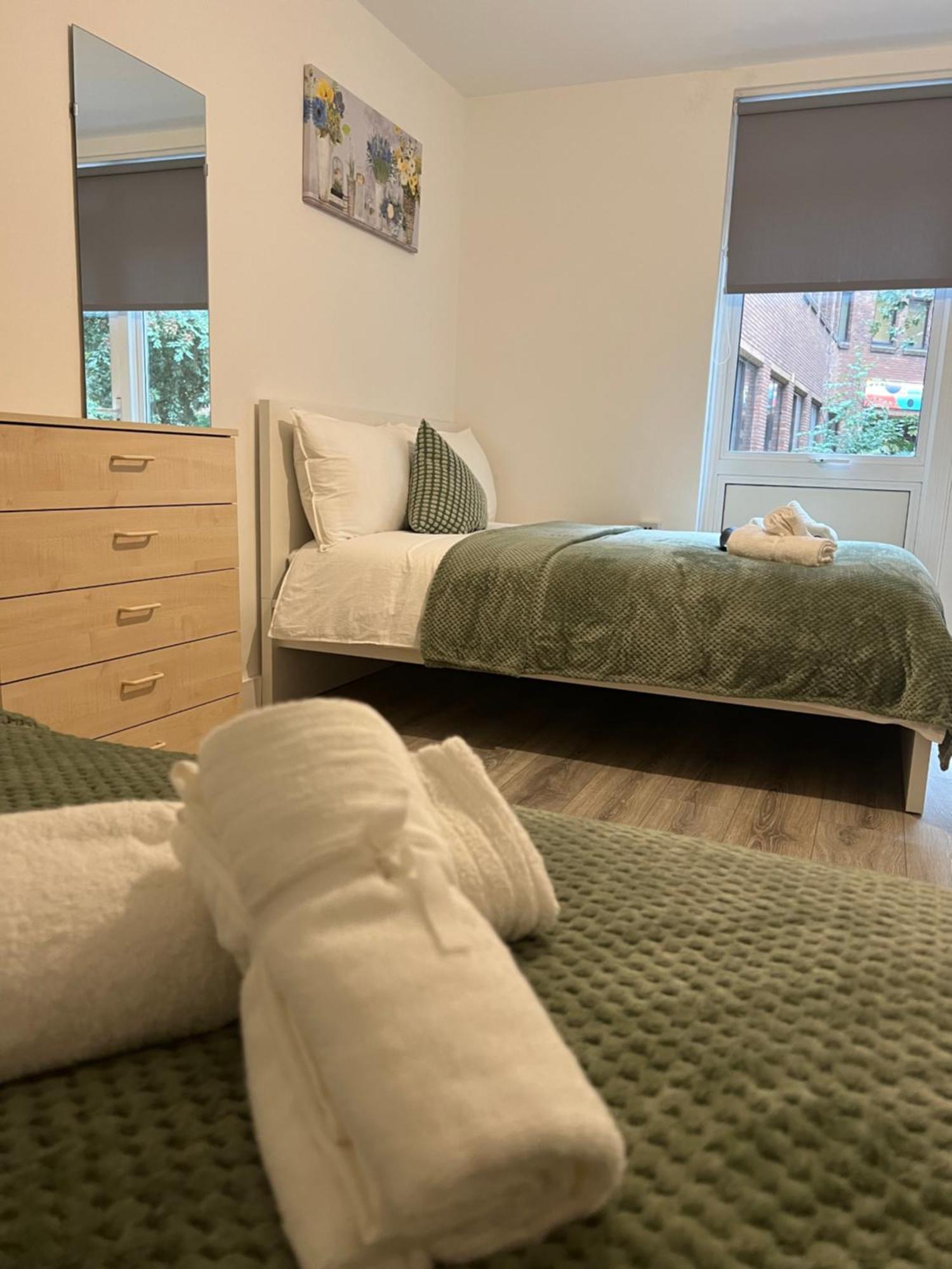 Lovely Triple And Quadruple Rooms In Euston & Square In Central ロンドン エクステリア 写真
