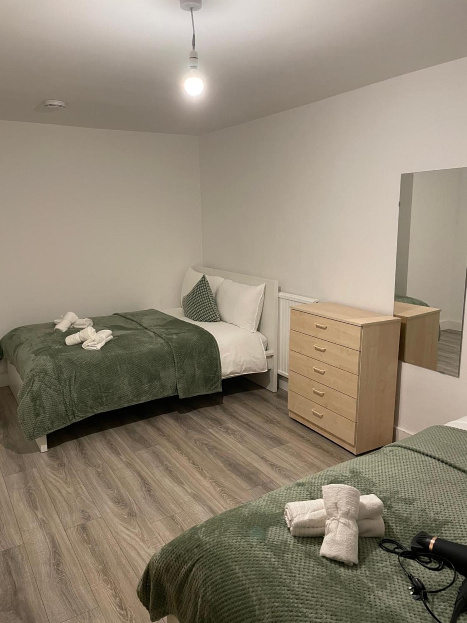 Lovely Triple And Quadruple Rooms In Euston & Square In Central ロンドン エクステリア 写真